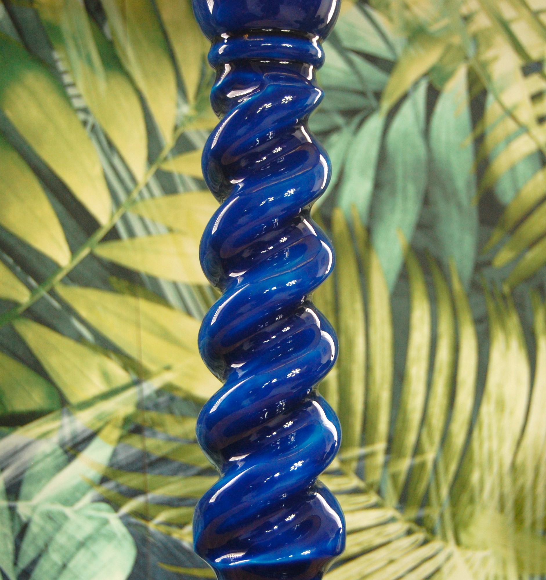 SAPPHIRE BLUE GLOSS WOODEN TABLE LAMP - Image 4