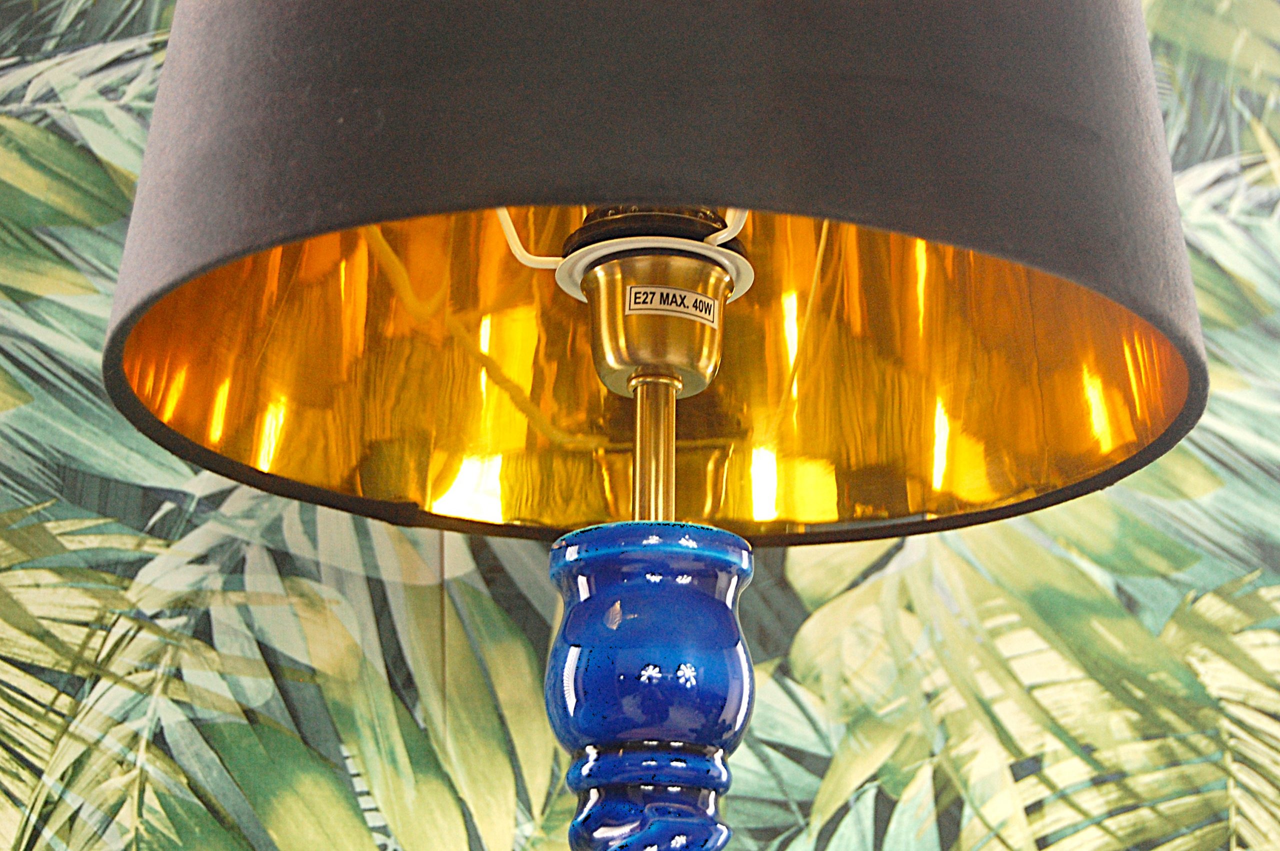 SAPPHIRE BLUE GLOSS WOODEN TABLE LAMP - Image 3