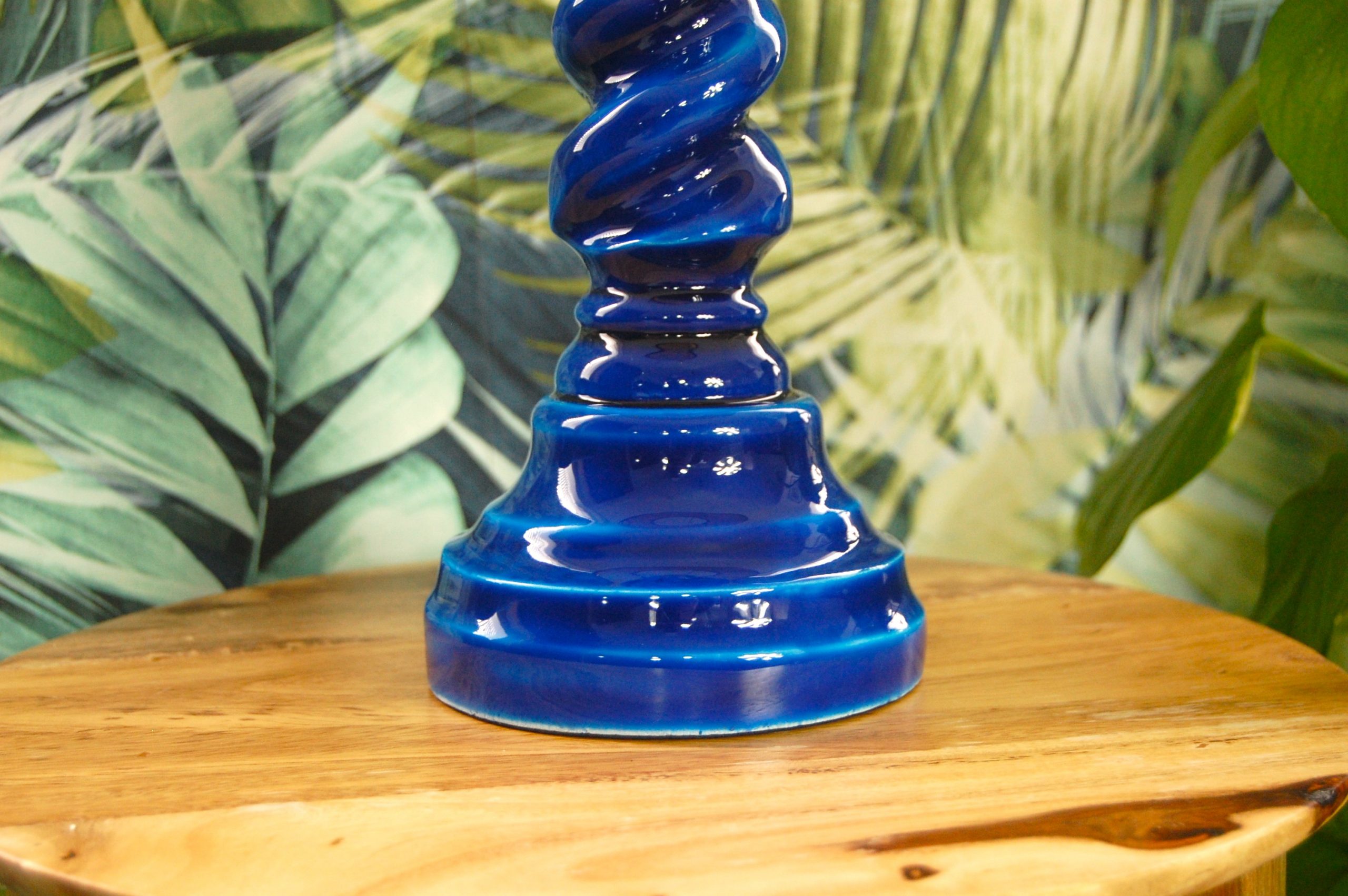 SAPPHIRE BLUE GLOSS WOODEN TABLE LAMP - Image 5